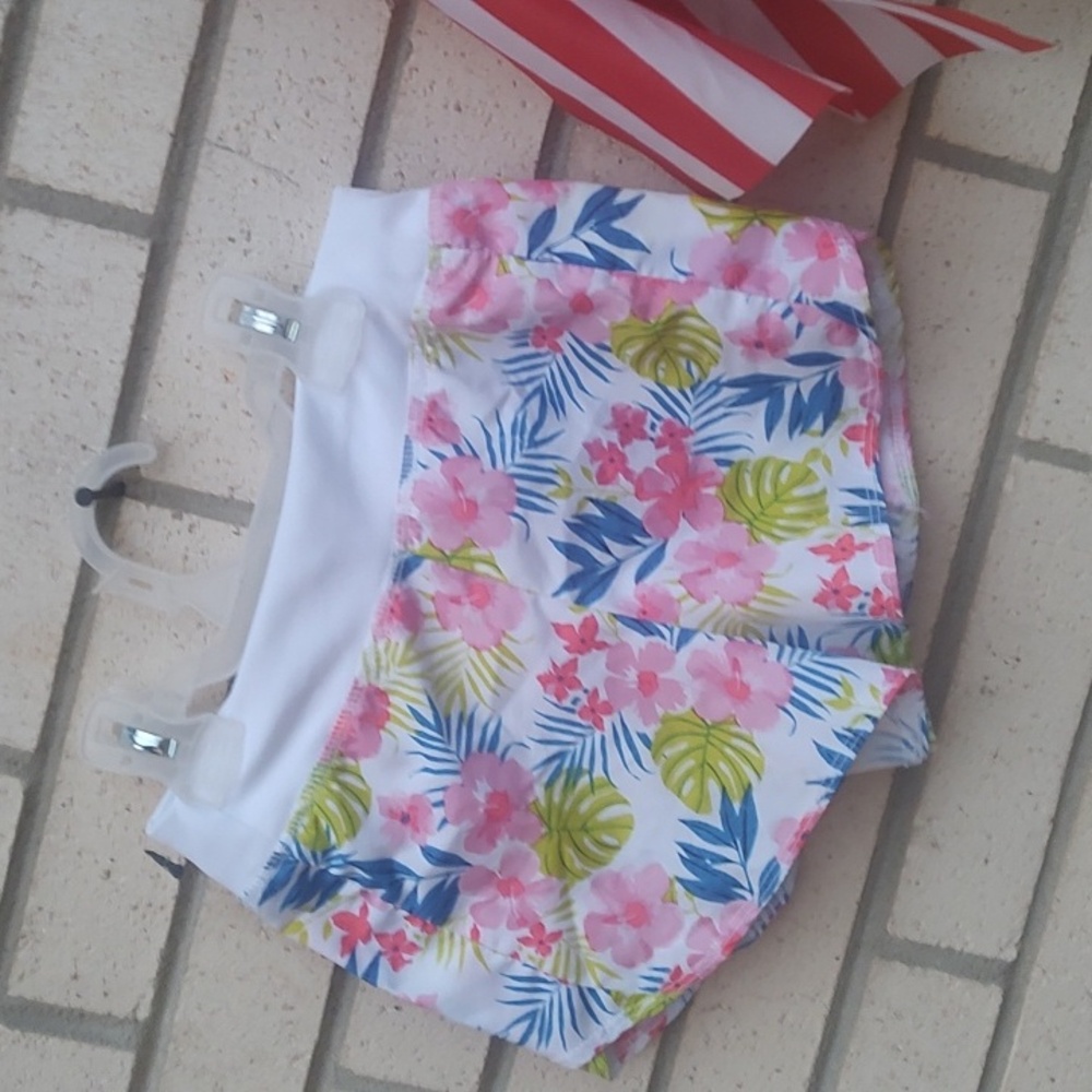 Flower Shorts - Picture 2 of 8